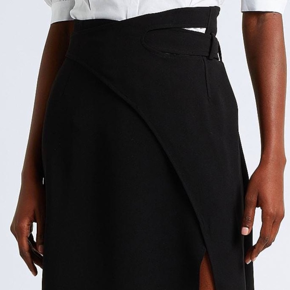 BNWT . Beautiful 8YOOX Skirt